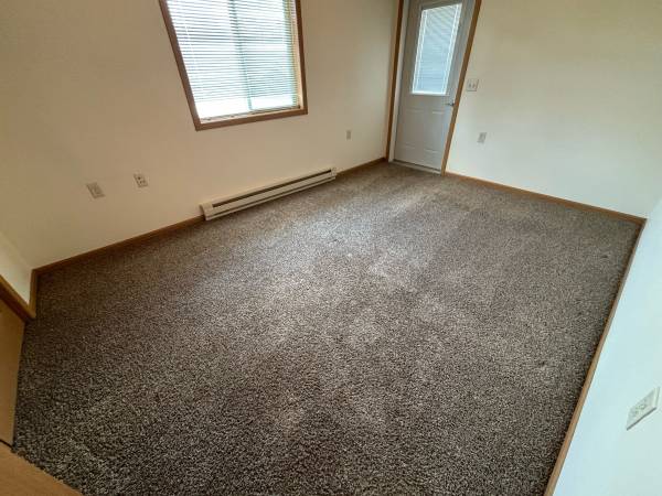 $975 / 2br - 800ft2 - 📍2BR/1BA Upper-Level Apartment w/ Balcony – $975/mo | Chippewa Falls (Chippewa Falls, WI)63845959315715122