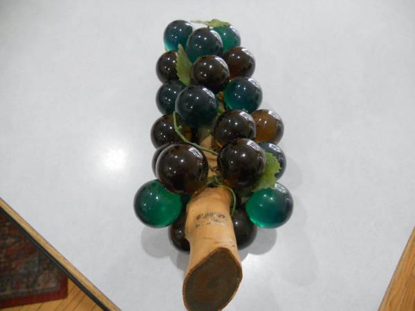 MID-CENTURY LUCITE GRAPE CLUSTER / DRIFTWOOD - $95 (East Amherst)62940363074947121
