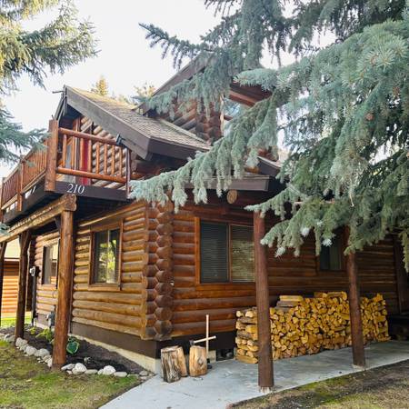 $5,950 / 3br - 1800ft2 - Stylish Log House in great neighbohood (Hailey)63922556957827121