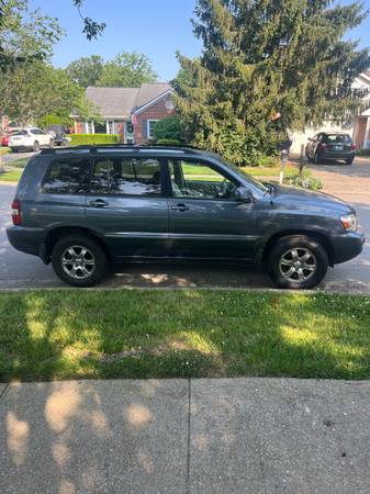 TOYOTA HIGHLANDER 2006 - $2,800 (Lexington)63624960296579124