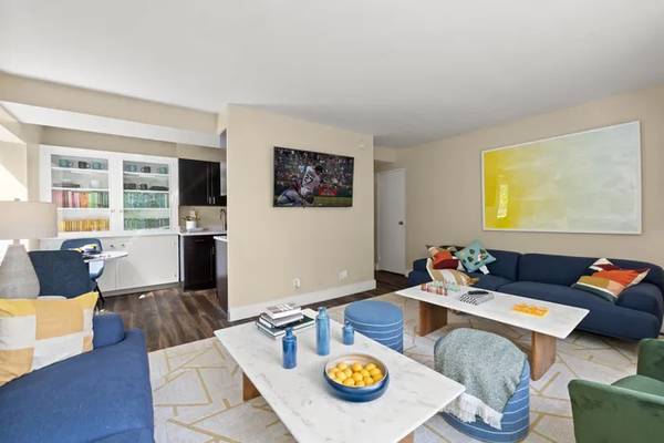 $1,680 / 2br - 725ft2 - ¡Hermoso de 2/hab 1/baño con grandes ventanas! ¡Oferta especial de $250 de descuento!63831753366529121