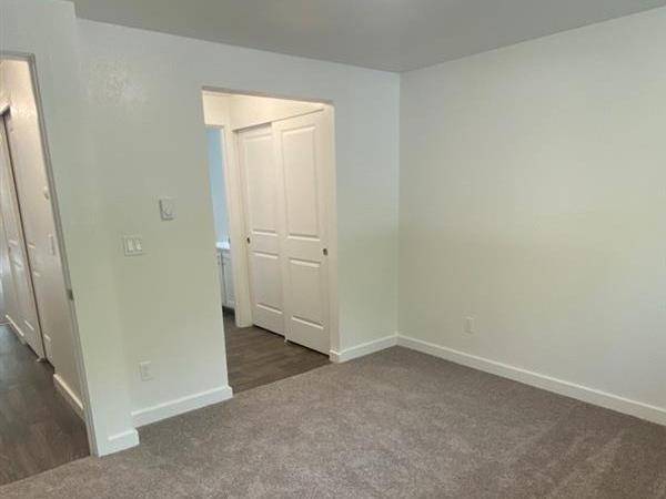 $2,557 / 2br - 1010ft2 - Vaulted Ceilings, Stainless Appliances, Pets Welcome, Now Showing64031306068867122