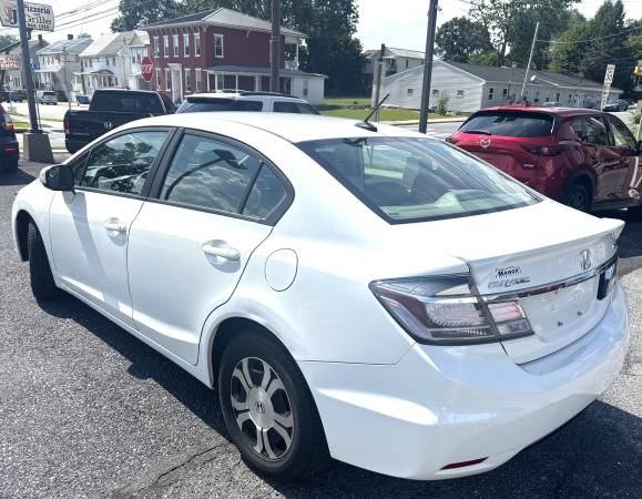 2013 Honda Civic Hybrid w/ Leather and Nav - $10,990 (Middletown)63477713129219123