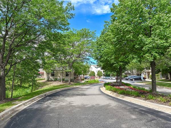 $1,665 / 2br - 940ft2 - 🏡 2BR Ready Now! Cozy & Bright ✨ Move-In September! (1947 Eagle Ridge Drive, Waukegan, IL)63846717348355124