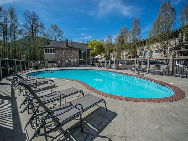 $2,250 / 2br - 941ft2 - Lavadora/Secadora, Wi-Fi Gratis, 2 Habitaciones (220 Newport Way SW, Issaquah, WA)63808084088705123