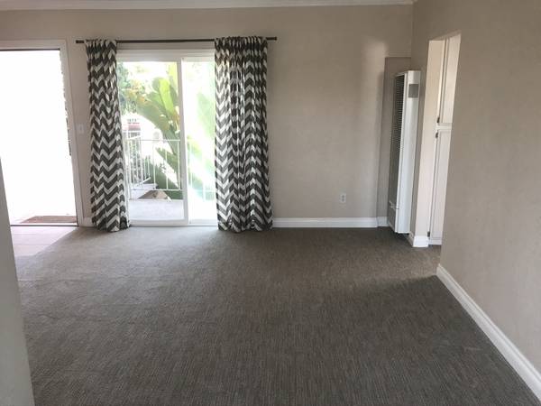 $1,950 / 1br - Beautiful Courtyard Apt in University Heights (University Heights)63701686120577123