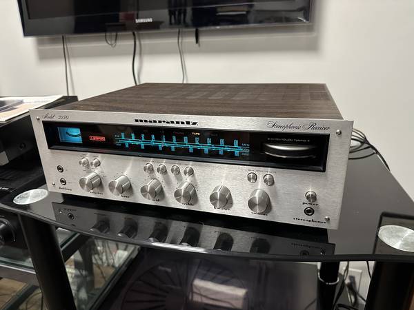 Marantz 2230 receiver. 1