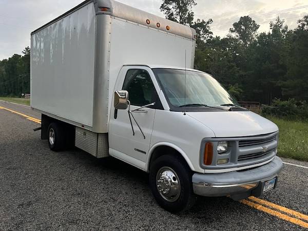 ESTATE SALE ***2002 GMC 3500 Cutaway Van only 58,000 miles - $1 (huntsville)63439402456579122