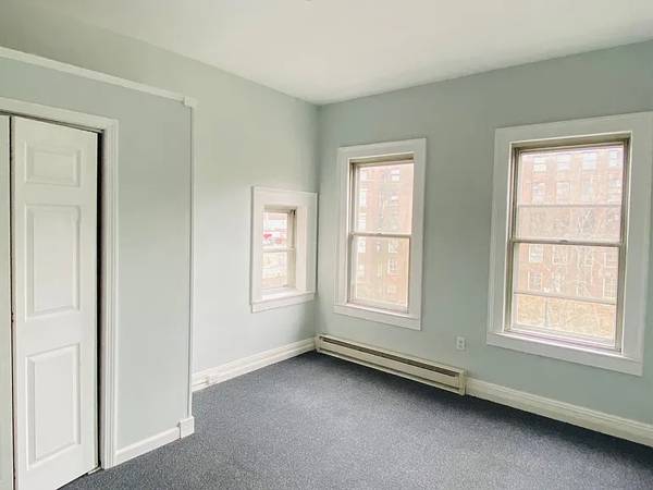 $1,111 / 3br - @@Large centrally located apartment.........!!! (Winsted)63989075254018123