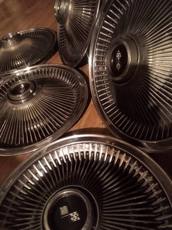 Set of 5 - Corvette Tire Hubcaps - 15" Finned 1968 68 - Excellent - $280 (Powell / Knoxville)62955417534337123