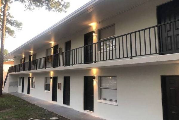 $1,395 / 384ft2 - Convenient to Downtown Sarasota, On-site Laundry, Studio 1BA (635 N Lime Ave, Sarasota, FL)63791129411201120