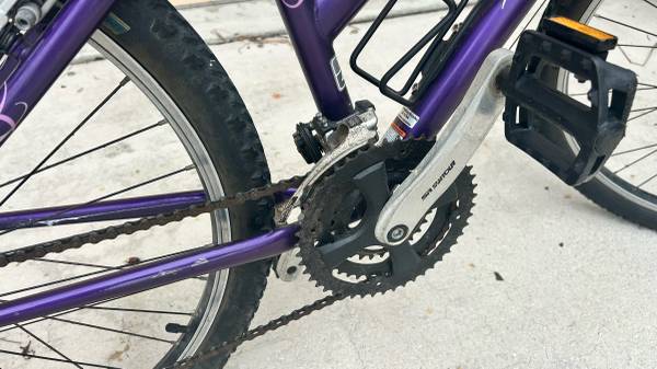 Trek ladies girls 820 mountain bike bicycle 26 inch 21 speed all tuned up front - $105 (Pembroke Pines)63444013930753123