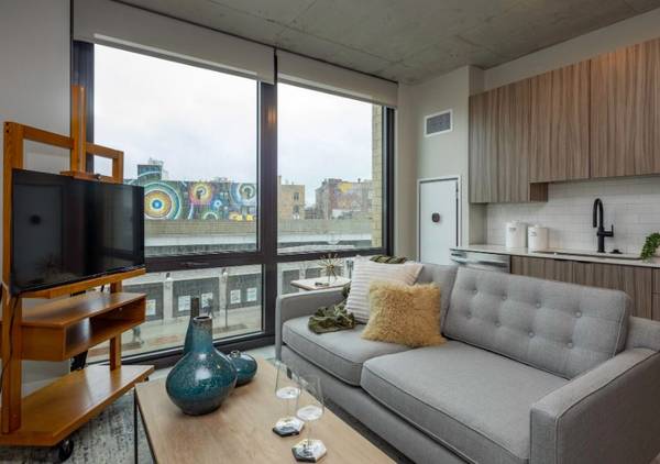 $1,775 Want to live in an incredible newer building? (Uptown)63781631361281124