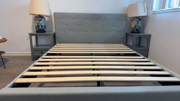 FREE – Bed+Lamps/Nightstands 1