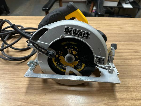 DEWALT Circular Saw 1