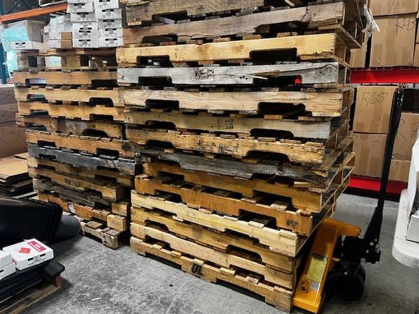 Wood Pallets QTY: 25 Standard Grade B 1