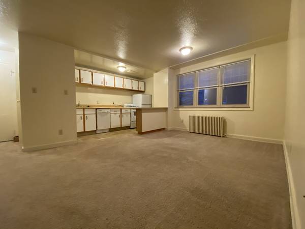 $905 / 1br - Stunning One Bedroom at Chestnut Manor! Heat & Parking Included! (Pittsburgh /  Avalon / Bellevue / North Hills)64013370051075120