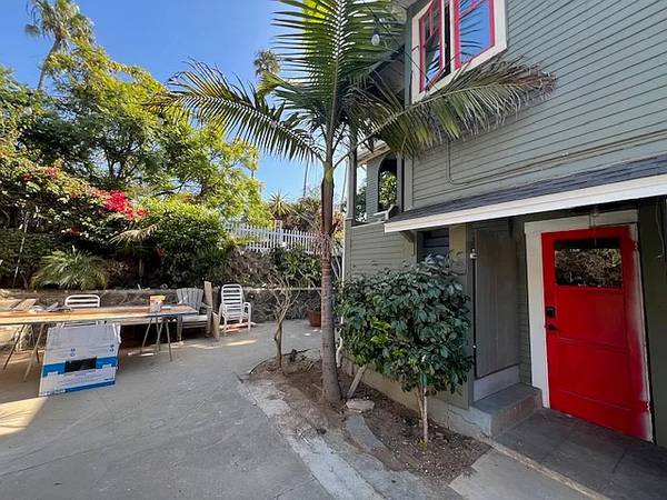 $2,500 / 1br - 650ft2 - Lease Take Over 1bd 1ba utilities INCLUDED (Oceanside)63841343874051120