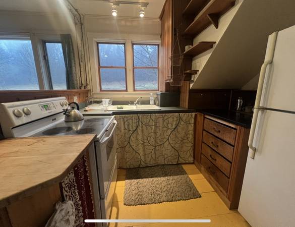 $1,400 / 1br - Sunny Apartment for Rent (Marlboro)63313460720003121
