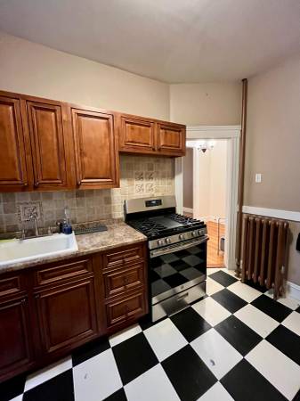 $2,200 / 1br - 575ft2 - ¡Amplio departamento de 1 habitación en ubicación conveniente! Disponible 1/10! (Brighton)63620423468929123