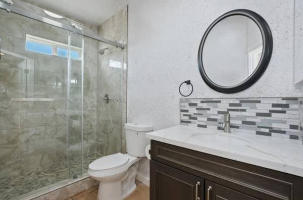 $1,400 / 2br - Luxurious New Build Home for Rent with Pool and Jacuzzi (Desert Hot Springs)63981526688643123