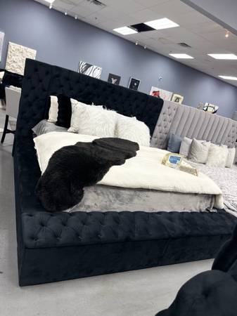 🖤🛏️ BLACK TUFTED STORAGE BEDFRAME – LUXE LOOK + HIDDEN STORAGE! 🛏 1