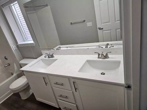 $2,560 / 2br - 1104ft2 - The lifestyle you've been dreaming of: Explore our 2 BR. (Bothell)63688586675329123
