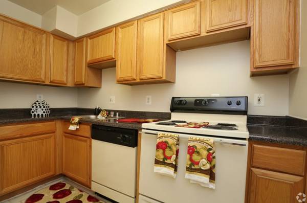 $1,569 / 2br - 698ft2 - One month Free!! APPLY NOW!- Parkway Terrace Apartments (Suitland)63895921386882124