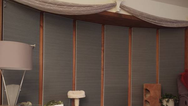 6 Levolor Blinds - Gray - 22"W x 68 1/2"L 1