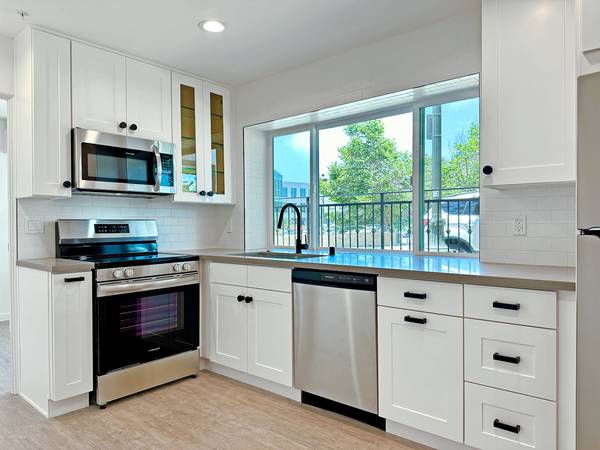 $1,995 / 1br - 1 Dormitorio Brentwood ✶ Unidad Totalmente Renovada (Century City Westwood Beverly Hills)63857624409089120