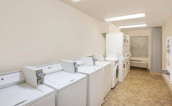 $1,000 / 1br - Recorra Hoy, Instálese Inmediatamente - ¡Sin Contrato, Sin Depósito Requerido! (3425 Saland Way, Jacksonville, FL)64005270822017124