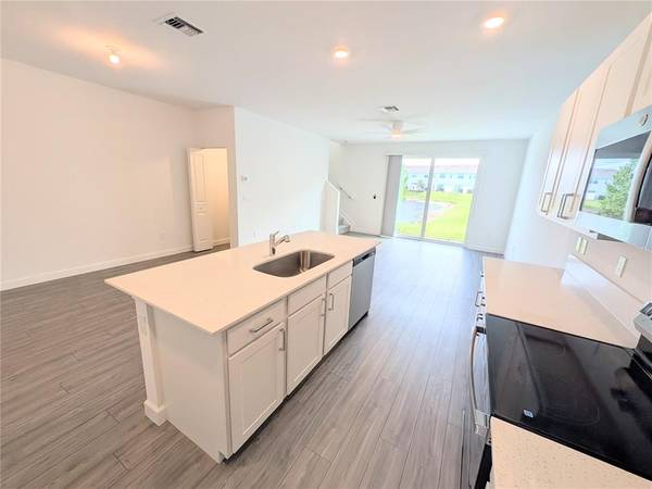 $2,300 / 3br - 1635ft2 - Townhome nuevo de 3 habitaciones y 2.5 baños (Port Saint Lucie)63867159272961121