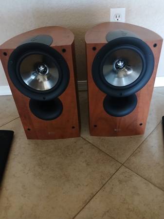 KEF,cherry finish Iq30 1