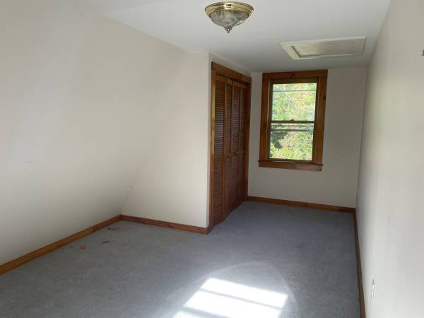 $1,700 / 2br - Quiet, 4+ room apartment (East Kingston)63656212409217122