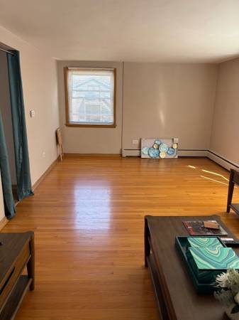 $1,600 / 2br - Montclair area (Diversey and Newcastle)63781516343041123
