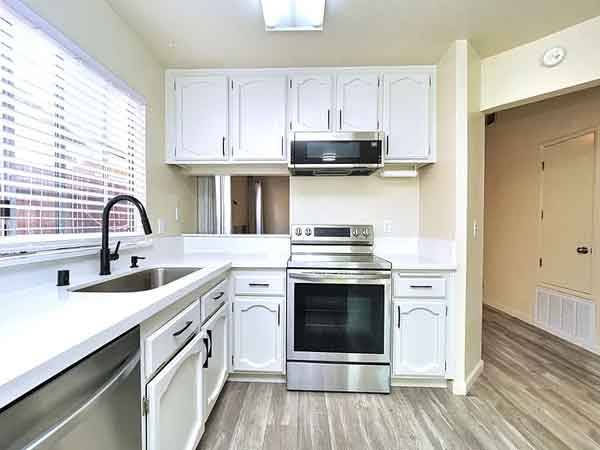 $770 / 2br - 914ft2 - Updated 2 bed 1 bath home! (Sacramento, CA)64043835390337124
