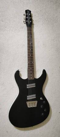 Danelectro Hodad w/ Jeff Senn Bridge & Gotoh Locking Tuners 1