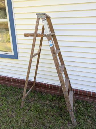 6 Foot wooden ladder 1