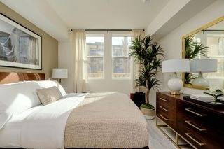 $2,349 / 1br - 590ft2 - Large Conference Room, Lounge w/Kitchenette, Lobby (Beaudry & Temple)63857733629953124