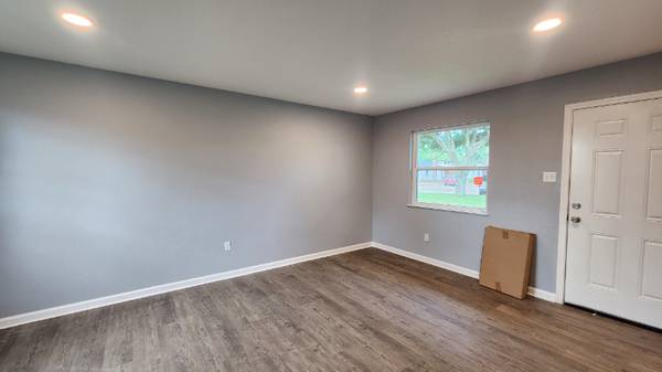 $1200.00 / 3br - Renovated 3 Bed 1 Bath Apartment in Broussard63857517471619121