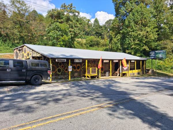 $129,000 / 3500ft2 - Antique and general store (Hendersonville NC)63991227853699120