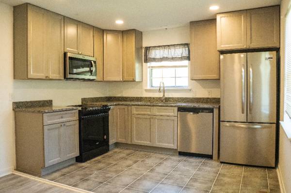 $1700.00 / 3br - 1300ft2 - Cozy 3 Bedroom Home on Knollbrook Drive63801834561283124