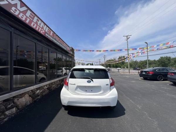 2016 Toyota Prius c - Financing Available! - $12,20063618761706497124