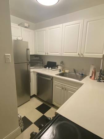 $2,400 / 3br - 110ft2 - 1 room in 3 Bed / 2 Bath in Herald Towers (Sublet) (Midtown)63912044174083124