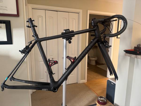 Chapter2 lightweight carbon climbing road bike / frame 1