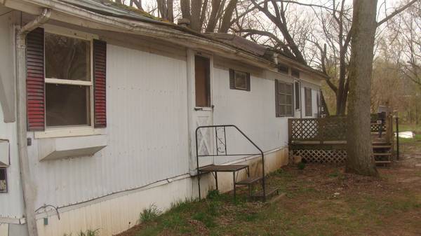 $700 / 2br - 777ft2 - 2 bebroom trailer in buffalo (monticello)63902944595202124