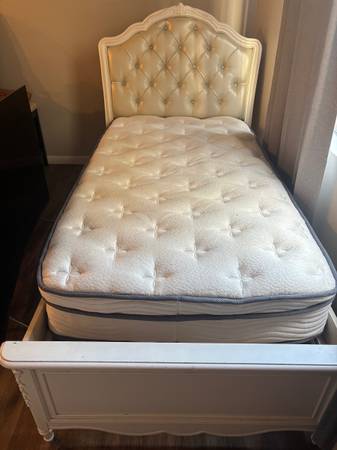 Ashley furniture twin size bed set $120 free delivery 1