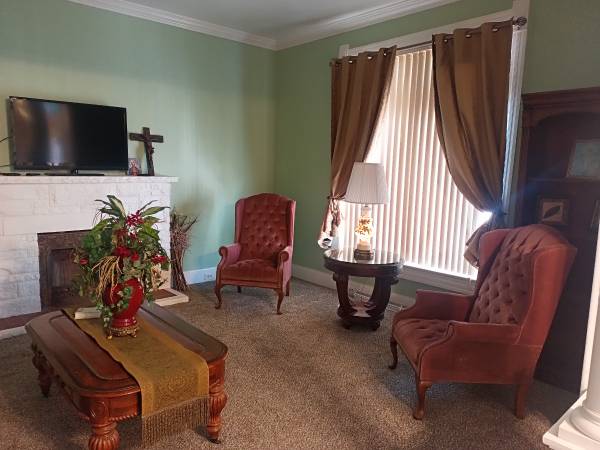 $700 / 4br - Are you traveling here to Quincy, IL for a work assignment? (Quincy)63902942460418123
