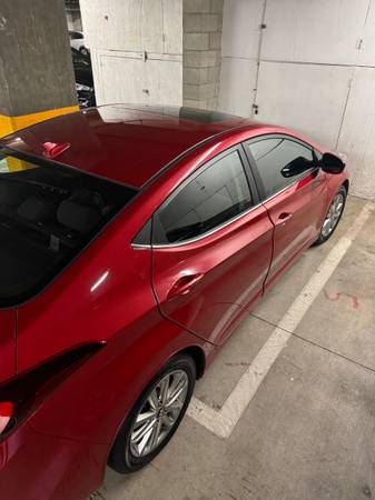 Hyundai Elantra 2015 - Pocos kilómetros (28k) - $13,000 (Burbank)63618219799939122