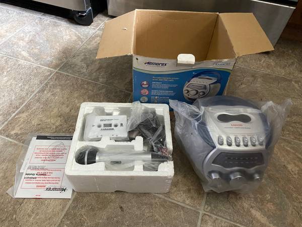 Memorex Karaoke Machine NEW 1